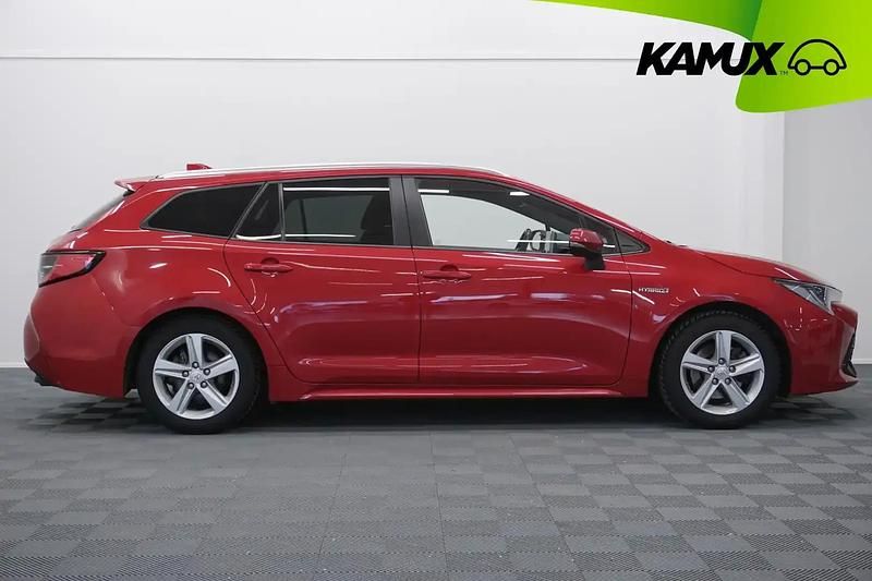 Käytetty Toyota Corolla Style 250 HP (183 kW) 2020 Punainen Sedan