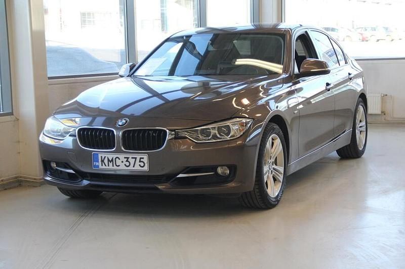 Ruskea Käytetty 2012 BMW 320 Sport Line Sedan | 12 990 € (Perustarjous) - Kuva 1/4