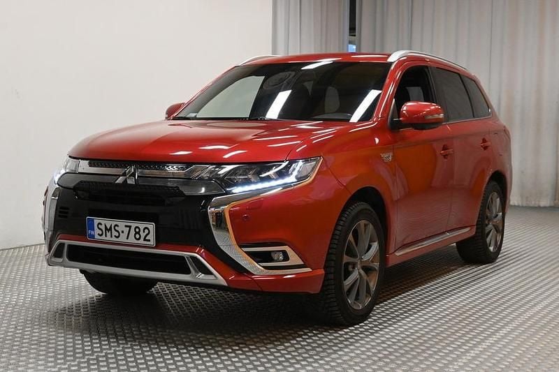 Käytetty Mitsubishi Outlander P-HEV Instyle 224 HP (164 kW) 2019 Farmari