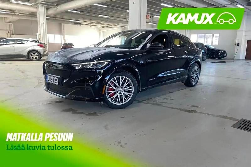 Käytetty Ford Mustang Mach-E Premium 258 kW (351 HP) 2022 Musta Katumaasturi