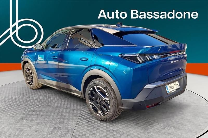Käytetty Peugeot e-3008 Allure 155 kW (211 HP) 2025 Katumaasturi