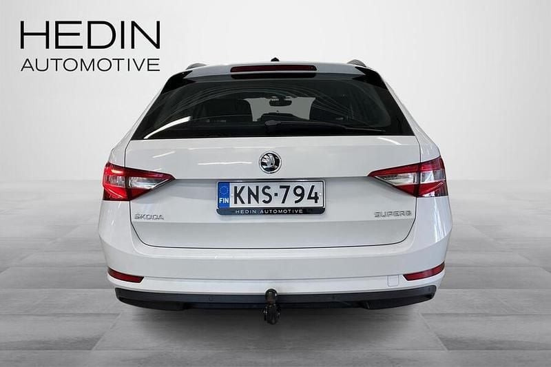 Käytetty Skoda Superb Ambition 190 HP (139 kW) 2016 Valkoinen Farmari