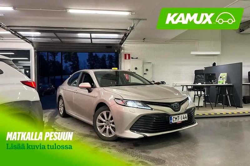 Keltainen / beige Käytetty 2019 Toyota Camry Active Sedan | 26 580 € (Perustarjous) - Kuva 1/4