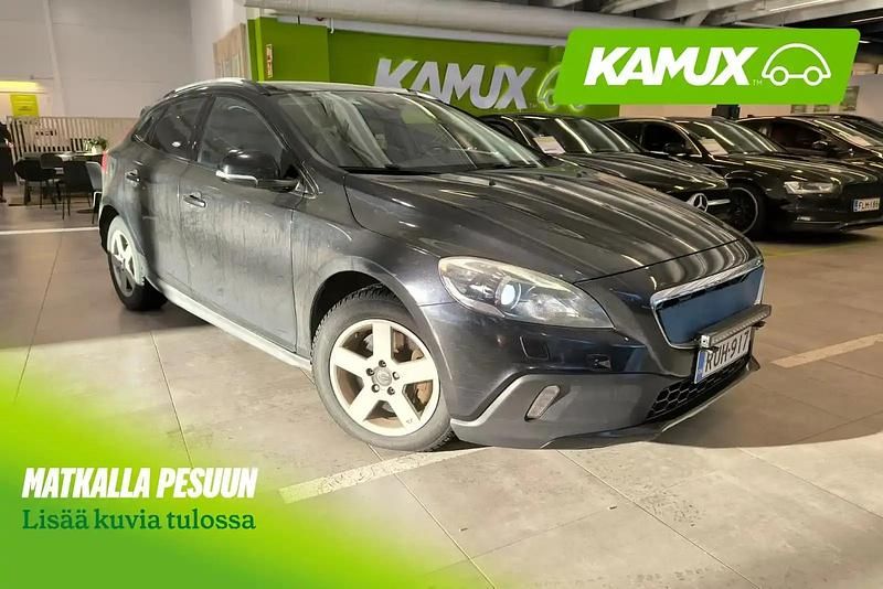 Käytetty Volvo V40 CC Momentum 150 HP (110 kW) 2013 Musta Farmari