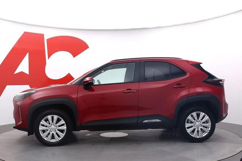 Käytetty Toyota Yaris Cross Plus 116 HP (85 kW) 2024 Punainen Katumaasturi