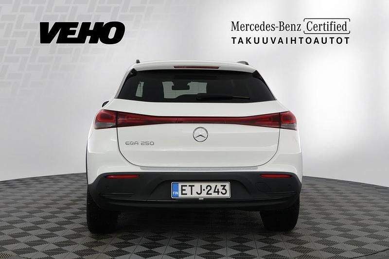 Käytetty Mercedes EQA250 Advanced 139 kW (190 HP) 2022 Valkoinen Katumaasturi