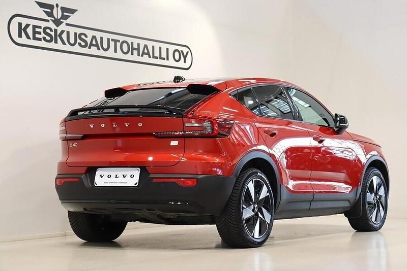 Käytetty Volvo EC40 Plus 300 kW (408 HP) 2024 Punainen Katumaasturi