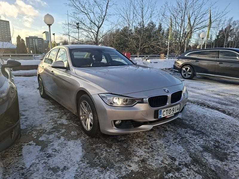 Harmaa Käytetty 2015 BMW 320 Sedan | 13 300 € (Supertarjous) - Kuva 1/3
