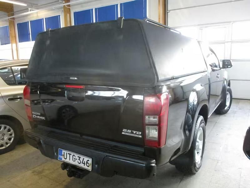 Käytetty Isuzu D-Max 163 HP (119 kW) 2013 Musta Nouto