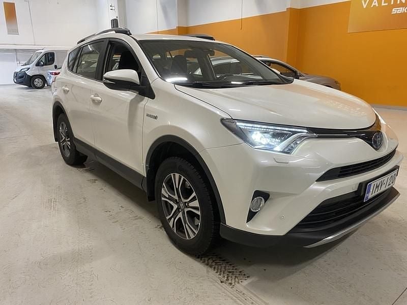 Käytetty Toyota RAV4 Hybrid Edition 155 HP (114 kW) 2017 Katumaasturi