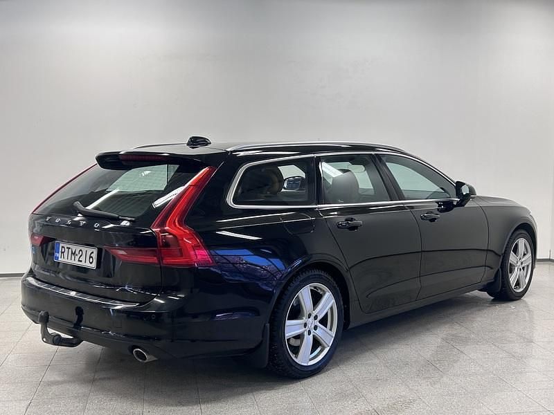 Käytetty Volvo V90 Momentum 150 HP (110 kW) 2017 Farmari