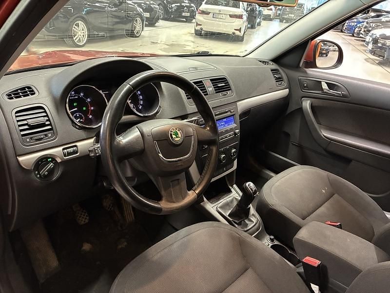 Käytetty Skoda Yeti Adventure 105 HP (77 kW) 2011 Katumaasturi