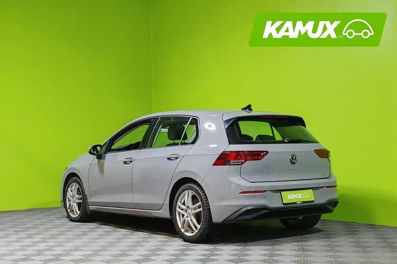 Käytetty VW Golf VIII 150 HP (110 kW) 2021 Hopea / harmaa Sedan