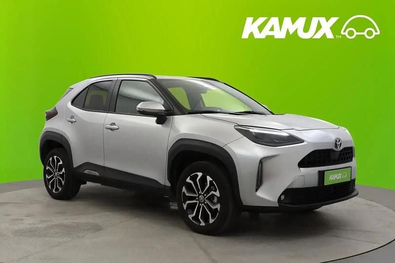Hopea / harmaa Käytetty 2024 Toyota Yaris Cross Katumaasturi | 25 970 € (Supertarjous) - Kuva 1/4