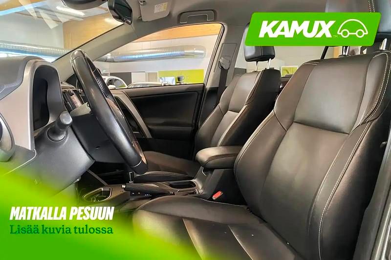 Käytetty Toyota RAV4 Hybrid Premium 155 HP (114 kW) 2016 Hopea / harmaa Katumaasturi