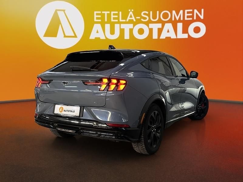 Käytetty Ford Mustang Mach-E Premium 197 kW (269 HP) 2023 Sininen Katumaasturi