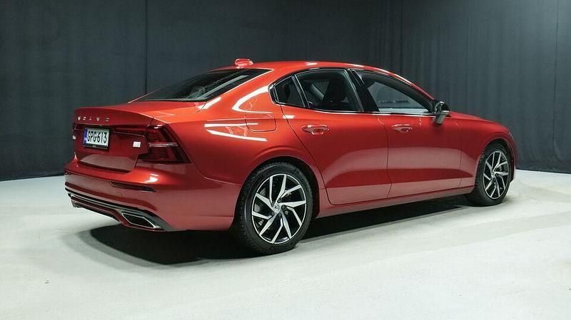 Käytetty Volvo S60 R-Design 456 HP (335 kW) 2022 Punainen Sedan