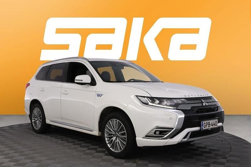 Käytetty Mitsubishi Outlander P-HEV Instyle 224 HP (164 kW) 2019 Katumaasturi