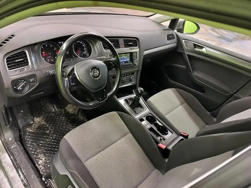 Käytetty VW Golf VII Trendline 86 HP (63 kW) 2017 Hopea / harmaa Sedan