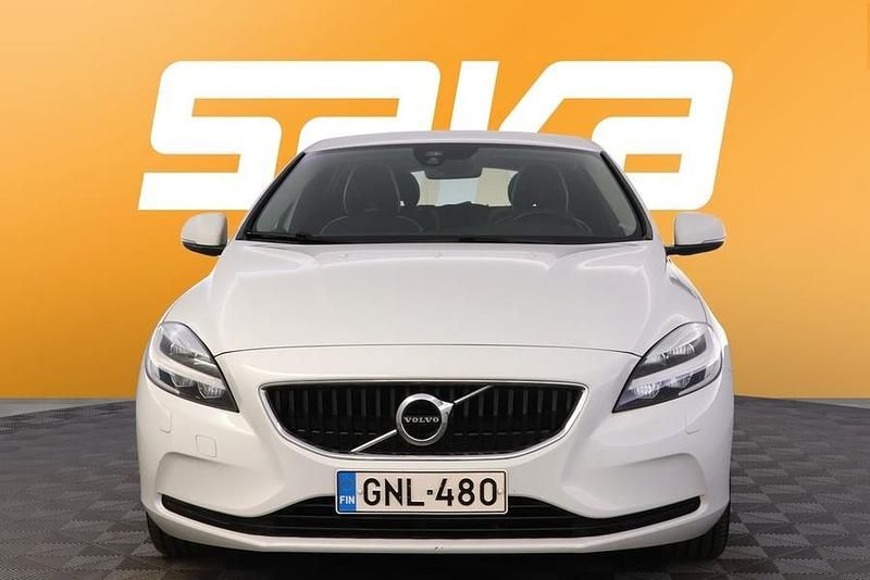 Käytetty Volvo V40 Business Edition 122 HP (89 kW) 2019 Viistoperä