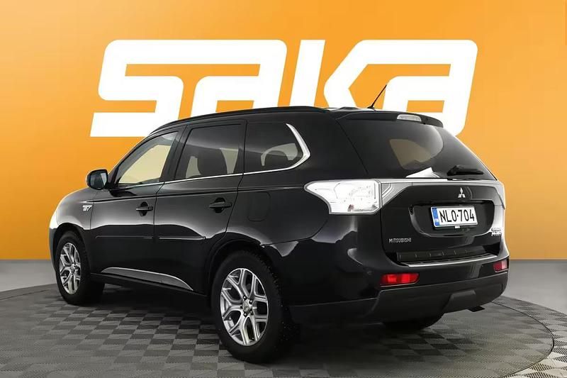 Käytetty Mitsubishi Outlander P-HEV Instyle 163 HP (119 kW) 2014 Farmari