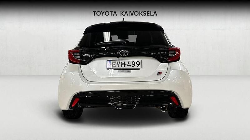 Uusi Toyota Yaris Hybrid Sport 131 HP (96 kW) 2025 Valkoinen Viistoperä
