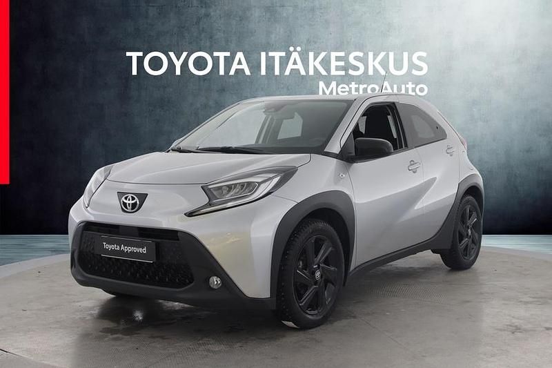Hopea Käytetty 2023 Toyota Aygo X Multidrive S Katumaasturi | 15 590 € (Perustarjous) - Kuva 1/4