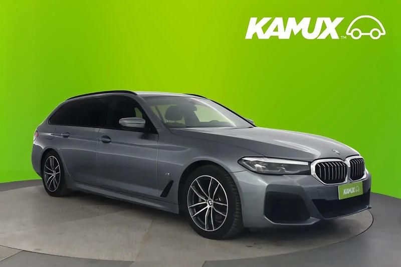 Sininen Käytetty 2020 BMW 520 M Sport Farmari | 32 790 € (Kallis) - Kuva 1/4