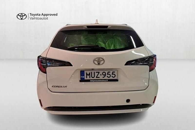 Käytetty Toyota Corolla Edition 116 HP (85 kW) 2019 Valkoinen Farmari