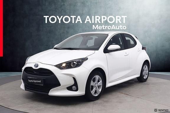 Käytetty Toyota Yaris Active 114 HP (83 kW) 2023 Valkoinen Viistoperä