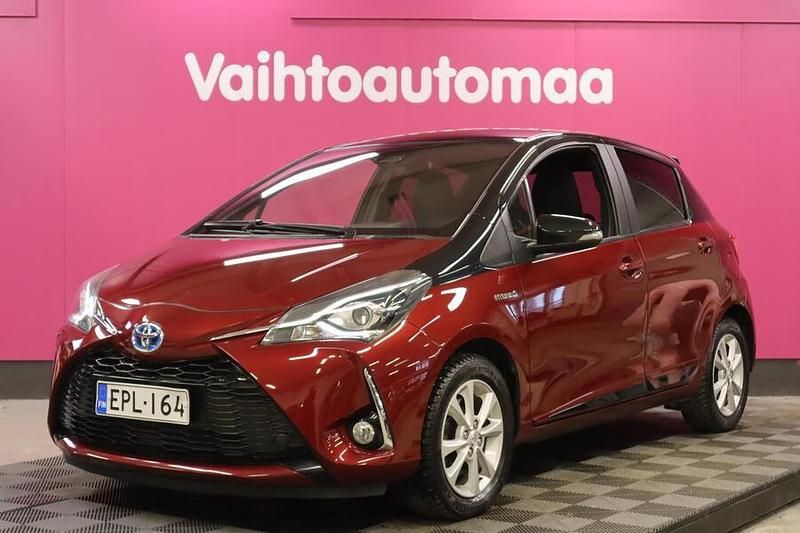 Käytetty Toyota Yaris Hybrid Style 73 HP (53 kW) 2018 Viistoperä