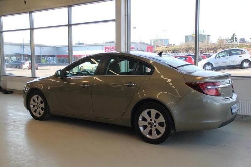 Käytetty Opel Insignia 170 HP (125 kW) 2014 Vihreä Sedan