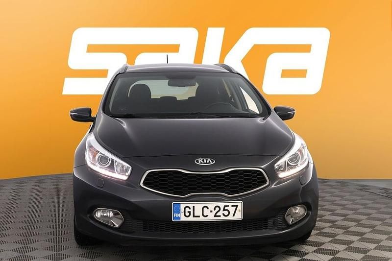 Käytetty Kia Ceed FIFA World Cup Edition 135 HP (99 kW) 2014 Viistoperä