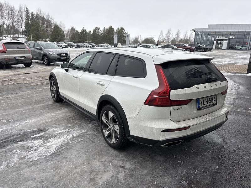 Käytetty Volvo V60 CC 190 HP (139 kW) 2019 Valkoinen Farmari