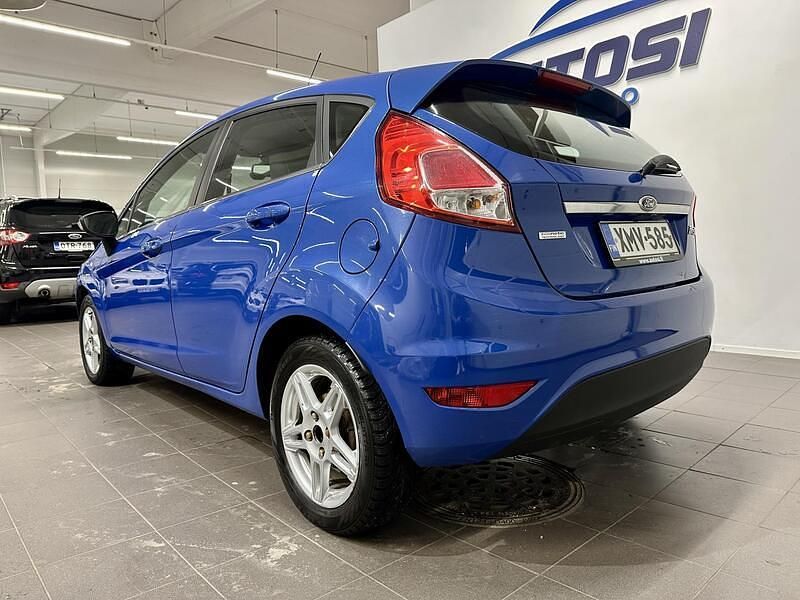 Käytetty Ford Fiesta Titanium 80 HP (58 kW) 2013 Sininen Viistoperä