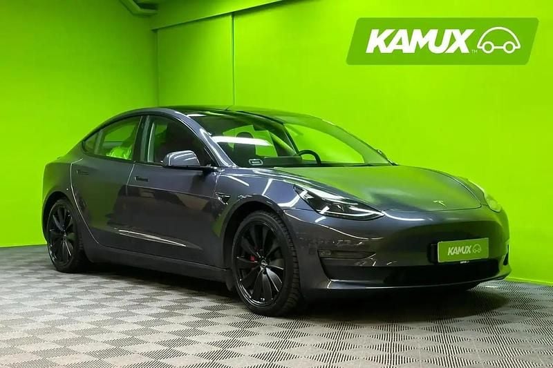 Hopea / harmaa Käytetty 2023 Tesla Model 3 Performance Sedan | 33 190 € (Perustarjous) - Kuva 1/4