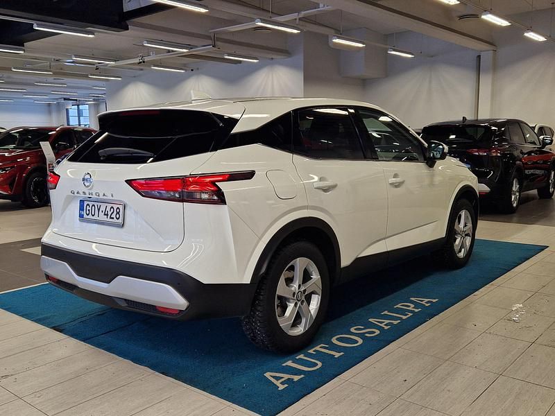 Käytetty Nissan Qashqai N-Connecta 158 HP (116 kW) 2022 Katumaasturi