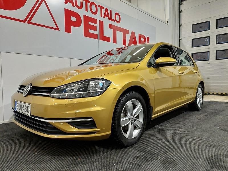 Keltainen Käytetty 2017 VW Golf VII Comfortline Viistoperä | 15 850 € (Perustarjous) - Kuva 1/4