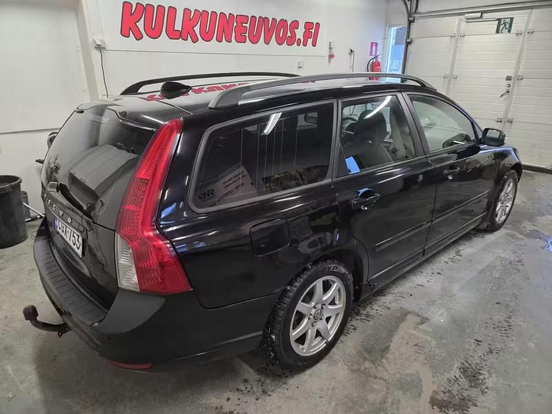 Käytetty Volvo V50 Momentum 125 HP (91 kW) 2008 Farmari