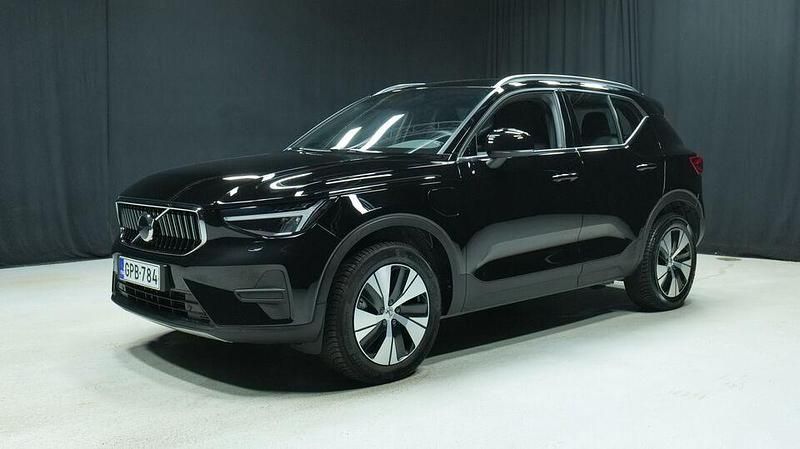 Musta Käytetty 2023 Volvo XC40 Core Katumaasturi | 33 300 € (Perustarjous) - Kuva 1/3