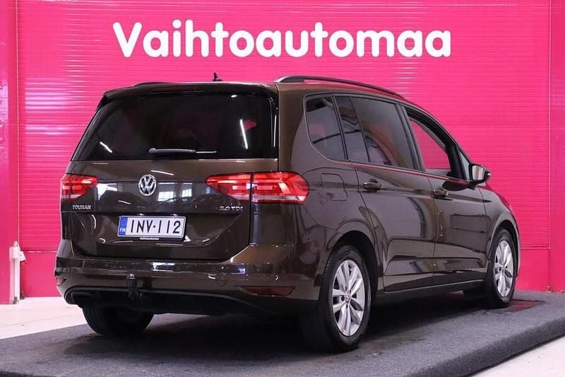 Käytetty VW Touran Comfortline 150 HP (110 kW) 2017 Tila-auto