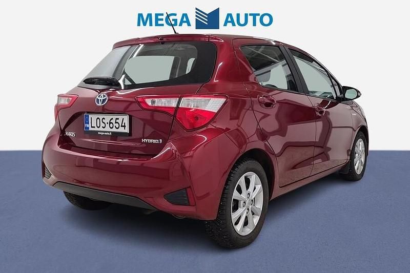 Käytetty Toyota Yaris Hybrid Business Edition 101 HP (74 kW) 2018 Viistoperä