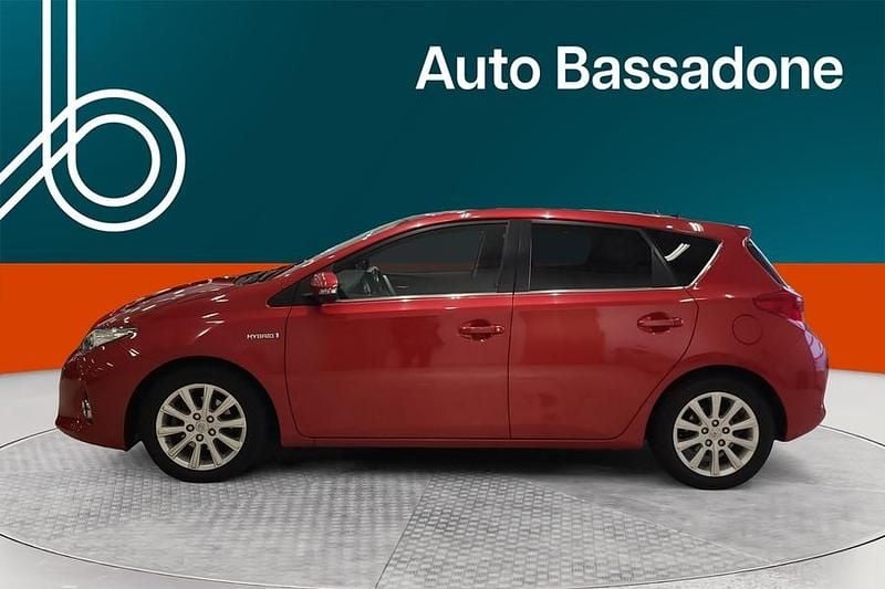 Käytetty Toyota Auris Hybrid Active 99 HP (72 kW) 2014 Viistoperä