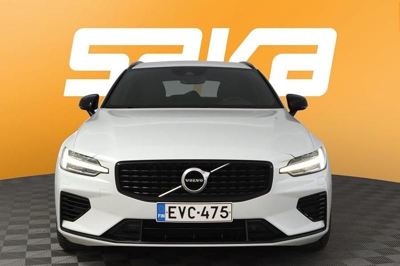 Käytetty Volvo V60 R-Design 340 HP (250 kW) 2021 Farmari