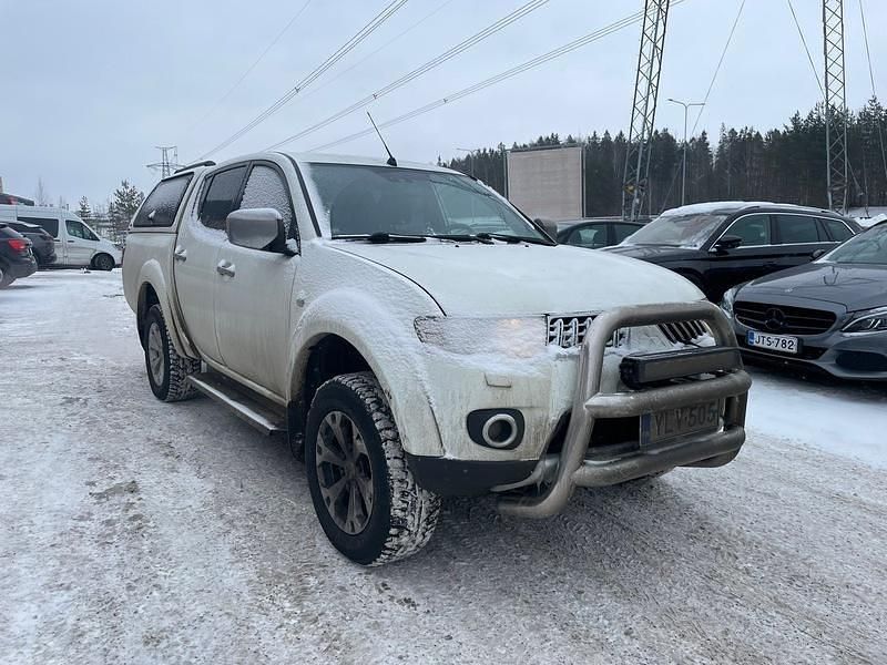 Käytetty Mitsubishi L200 178 HP (130 kW) 2012 Nouto