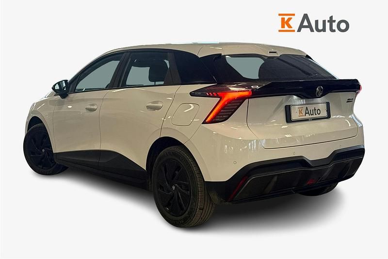 Käytetty MG MG4 EV 125 kW (170 HP) 2023 Valkoinen Viistoperä