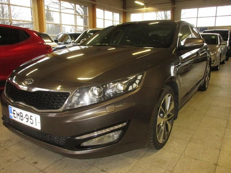 Käytetty Kia Optima 136 HP (100 kW) 2012 Met. ruskea Sedan