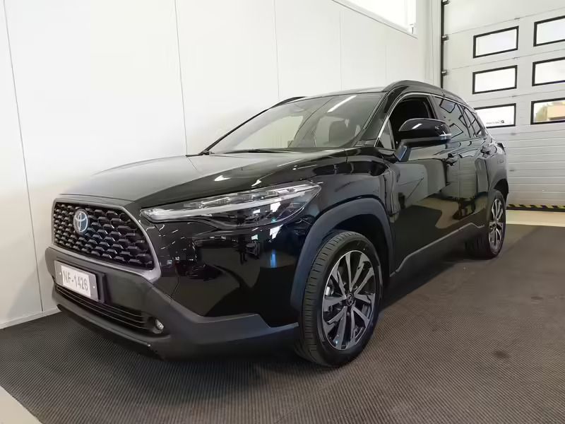 Musta Käytetty 2024 Toyota Corolla Cross Edition Katumaasturi | 39 900 € - Kuva 1/4