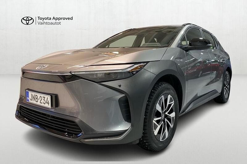 Käytetty Toyota bZ4X Active 150 kW (204 HP) 2023 Harmaa Katumaasturi