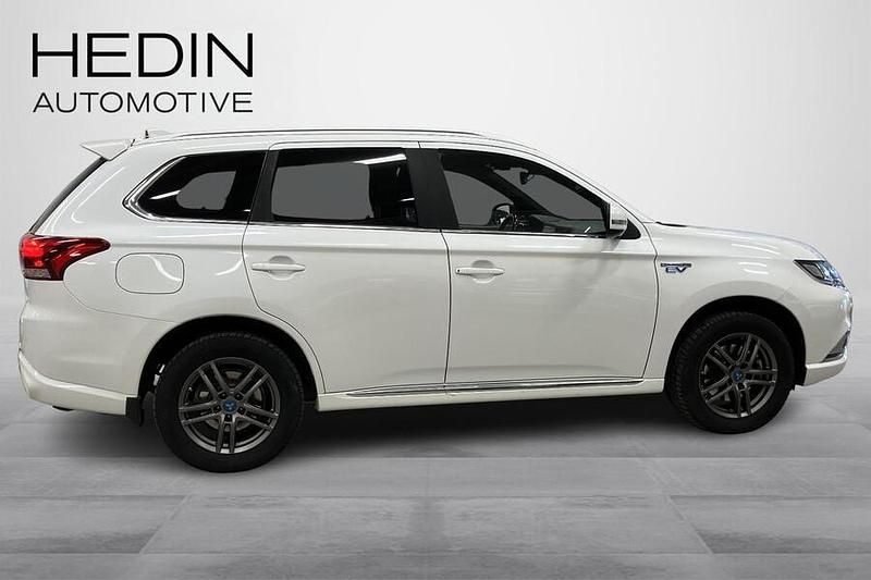 Käytetty Mitsubishi Outlander P-HEV Instyle 135 HP (99 kW) 2019 Valkoinen Katumaasturi